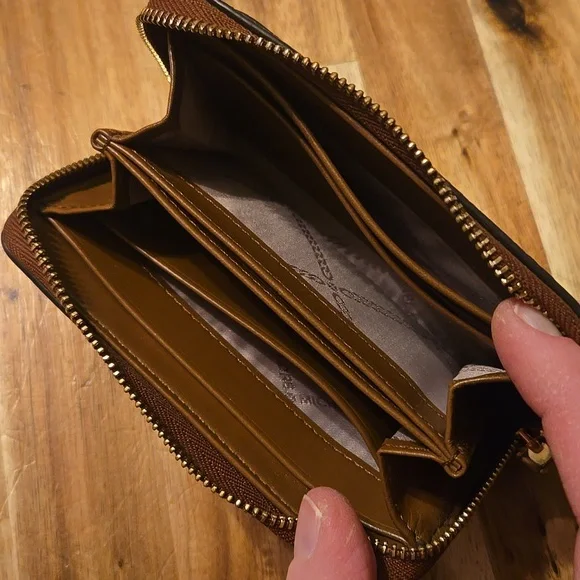 Michael Kors wallet - Picture 7 of 7